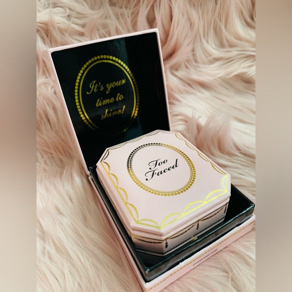 Too Faced Diamond Light